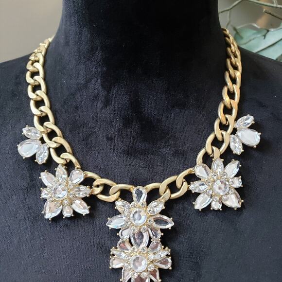 Women Fashion Gold Tone Crystal Cluster Flowers Bold Chain Necklace with Lobster - Picture 2 of 7